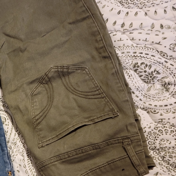 Hollister high rise - Picture 3 of 3